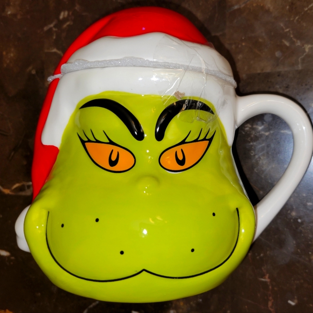 The Grinch coffee mug with lid